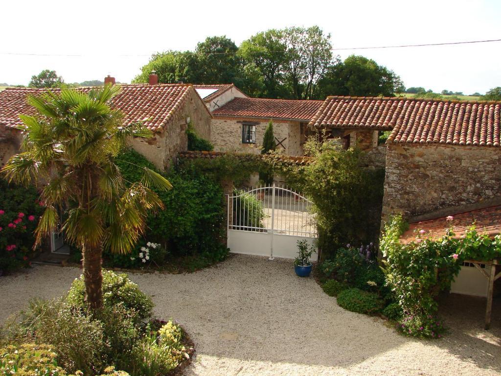 Bed and Breakfast Relais De La Riniere Le Landreau Exterior foto